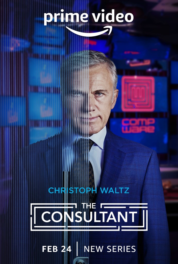 Póster de la serie de Prime Video El Consultor - The Consultant con imagen del actor Christoph Waltz vestido de traje y con el rostro dividido transversalmente: en una mitad se ve normal, en la otra una especie de vidrio acanalada lo difumina.